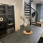 Exclusive Two-level With Private Terrace On The Canal Lägenhet