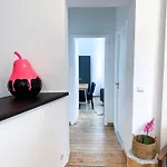 New Cozy In Porte De Hal 아파트 *