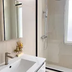 New Cozy In Porte De Hal 아파트
