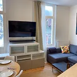 New Cozy In Porte De Hal 아파트