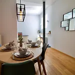 Heart Of Grand Place - Stunning 3br Triplex