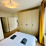 Urbanstay - Jacqmain Downtown *
