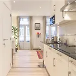 - Steps Grand Place - Local Vibrant Neighbourhood *