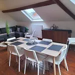 New Cozy In Porte De Hal 아파트 *