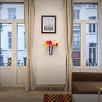 Apartment - Steps Grand Place - Local Vibrant Neighbourhood *