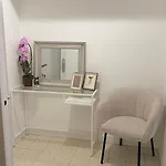 Charming Two Bedroom Flat - Nato - Apartamento