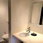 Cosy Flat, Location
