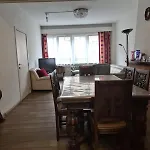 Large 1st Floor Apartment, Schaerbeek, Apartamento