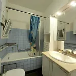 Large 1st Floor Apartment, Schaerbeek, Bruxelas