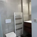 With Ensuite And Garden بروكسل
