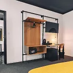 Zoom Hotel