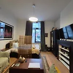The Amber Lounge, 1040 *