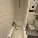 Modern 1br And Sofa Bed Near Airport Apartment *