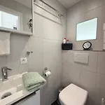 - Steps Grand Place - Local Vibrant Neighbourhood Apartment *