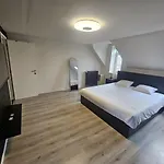 Luxury Triplex Stylish 2br In Apartmán *