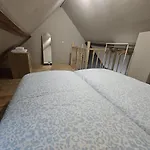 Luxury Triplex Stylish 2br In