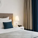 Catalonia Grand Place Hotel