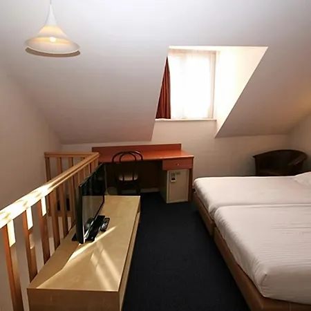 Otel Aris Grand Place 3*