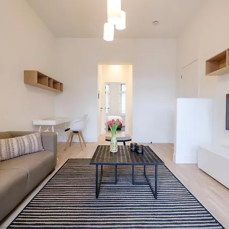 Fabulous In Chatelain Area Apartament *