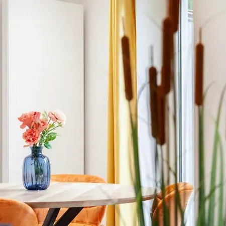 Cozy In Apartment *