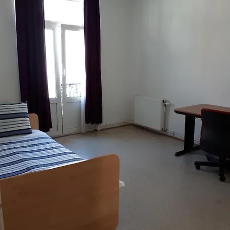 Brussels - Private Room With Balcony Or Terrace - Closely Metro Station *