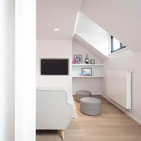 Fully Equipped Near Place Stephanie アパート ブリュッセル