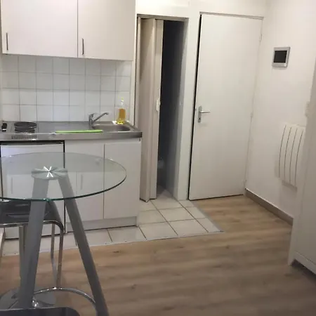 アパート White Attractive Studio In Ixelles ブリュッセル
