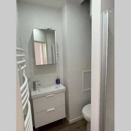 Entre Gare Du Midi Et Centre De Bruxelles! Apartment *