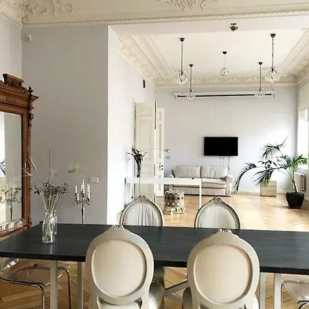 Spacious Apartment With Live Plants Casa de Férias *