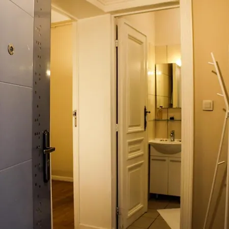 Apartment Cosy Very Well Located In Brussels. *