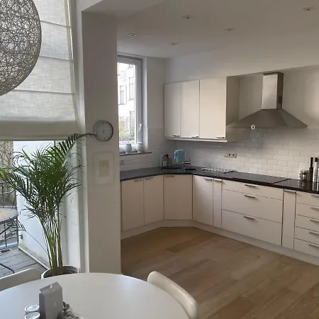 In Trendy Chatelain Center Area Little Garden Internet Wifi * Brüssel