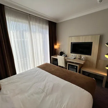 Western Royal Centre