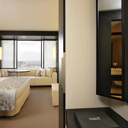 Hotel The 4*
