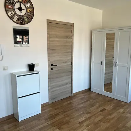 Cosy With Canal View Apartment *