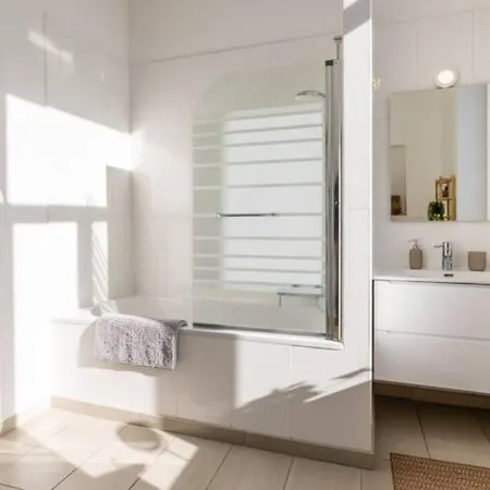 Manoir Bel Horizon Avec Grand Jardin Et Parking Prive * Brusel