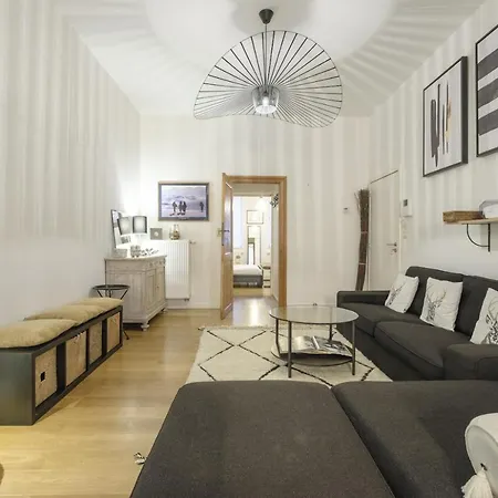 Magnificent 2 Bedroom Duplex + Terrace Ixelles 公寓 布鲁塞尔