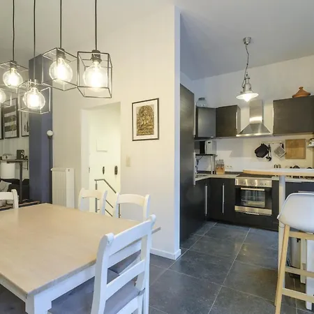 Magnificent 2 Bedroom Duplex + Terrace Ixelles 公寓 布鲁塞尔