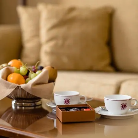 Le Plaza מלון 5*