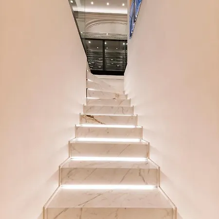 Luxury 3 Bedrooms Townhouse In Perfect Location *