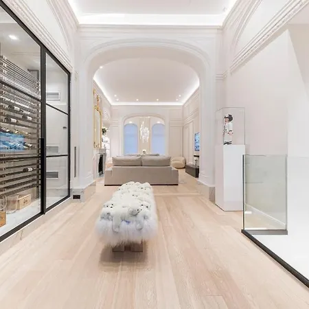 Luxury 3 Bedrooms Townhouse In Perfect Location Apartment *