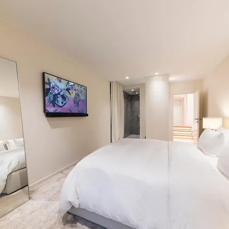 Luxury 3 Bedrooms Townhouse In Perfect Location Apartment