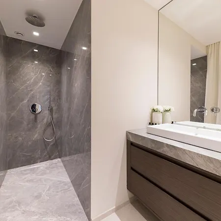 Apartment Luxury 3 Bedrooms Townhouse In Perfect Location *