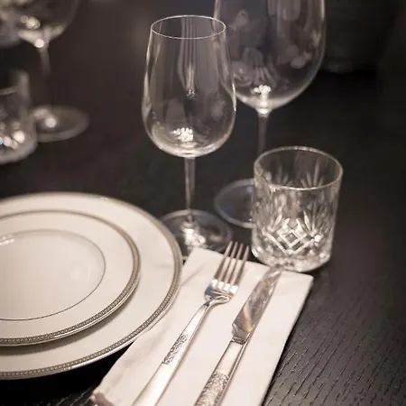 Luxury 3 Bedrooms Townhouse In Perfect Location *