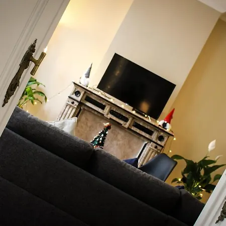 Cosy Very Well Located In Brussels. *