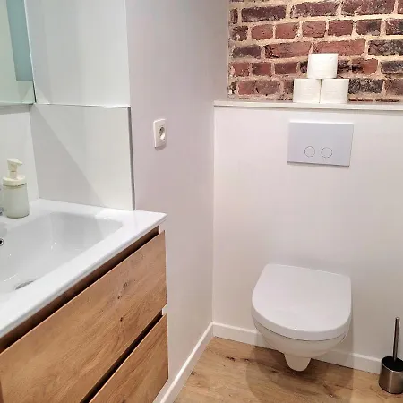 Brand New Iris With Private Bathroom And Balcony Vendégház