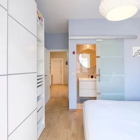 1 Avec Balcon Proximite Cinquantenaire Apartment