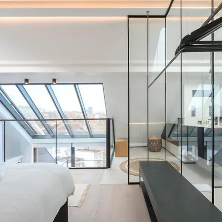 Spacieuse Maison De Ville Proposant 3 Aux Alentours Des Etangs D'ixelles *