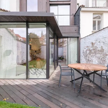 Spacieuse Maison De Ville Proposant 3 Aux Alentours Des Etangs D'ixelles Bruxelles