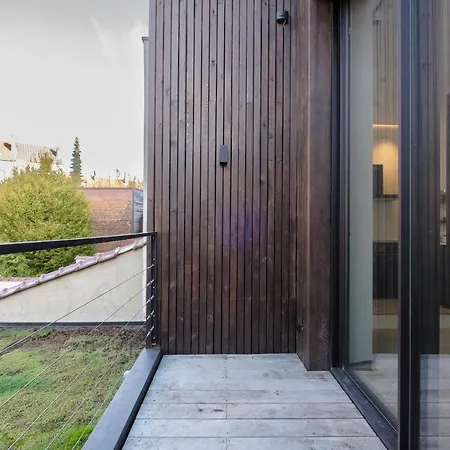 Spacieuse Maison De Ville Proposant 3 Aux Alentours Des Etangs D'ixelles