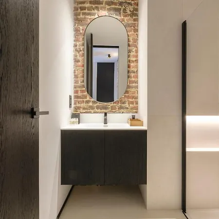 Lejlighed Spacieuse Maison De Ville Proposant 3 Aux Alentours Des Etangs D'ixelles